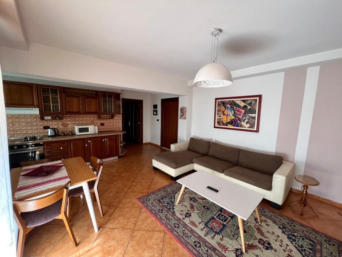Apartment In Skanderbeg Square - Tirana Center 1 Екстериор снимка